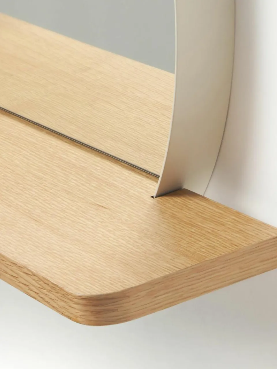 Westwing Collection Runder Wandspiegel Kenny mit Holz-Ablage