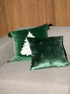Westwing Collection Samt-Kissenhülle Amara mit gesticktem Tannenbaum