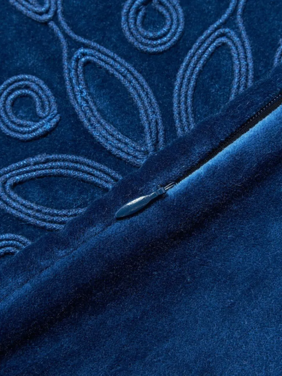 Westwing Collection Samt-Kissenhülle Celeste mit winterlichem Motiv