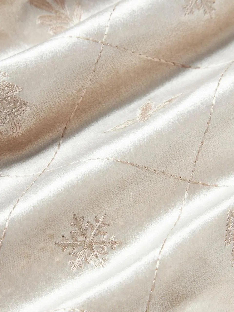Westwing Collection Samt-Kissenhülle Isadora mit weihnachtlicher Stickerei