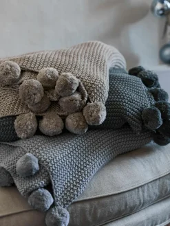 Westwing Collection Strickdecke Molly mit Pompoms