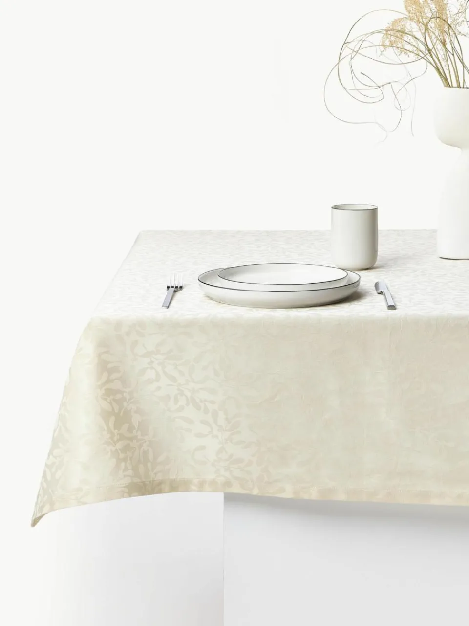 Westwing Collection Tischdecke Hollyn mit winterlichem Motiv
