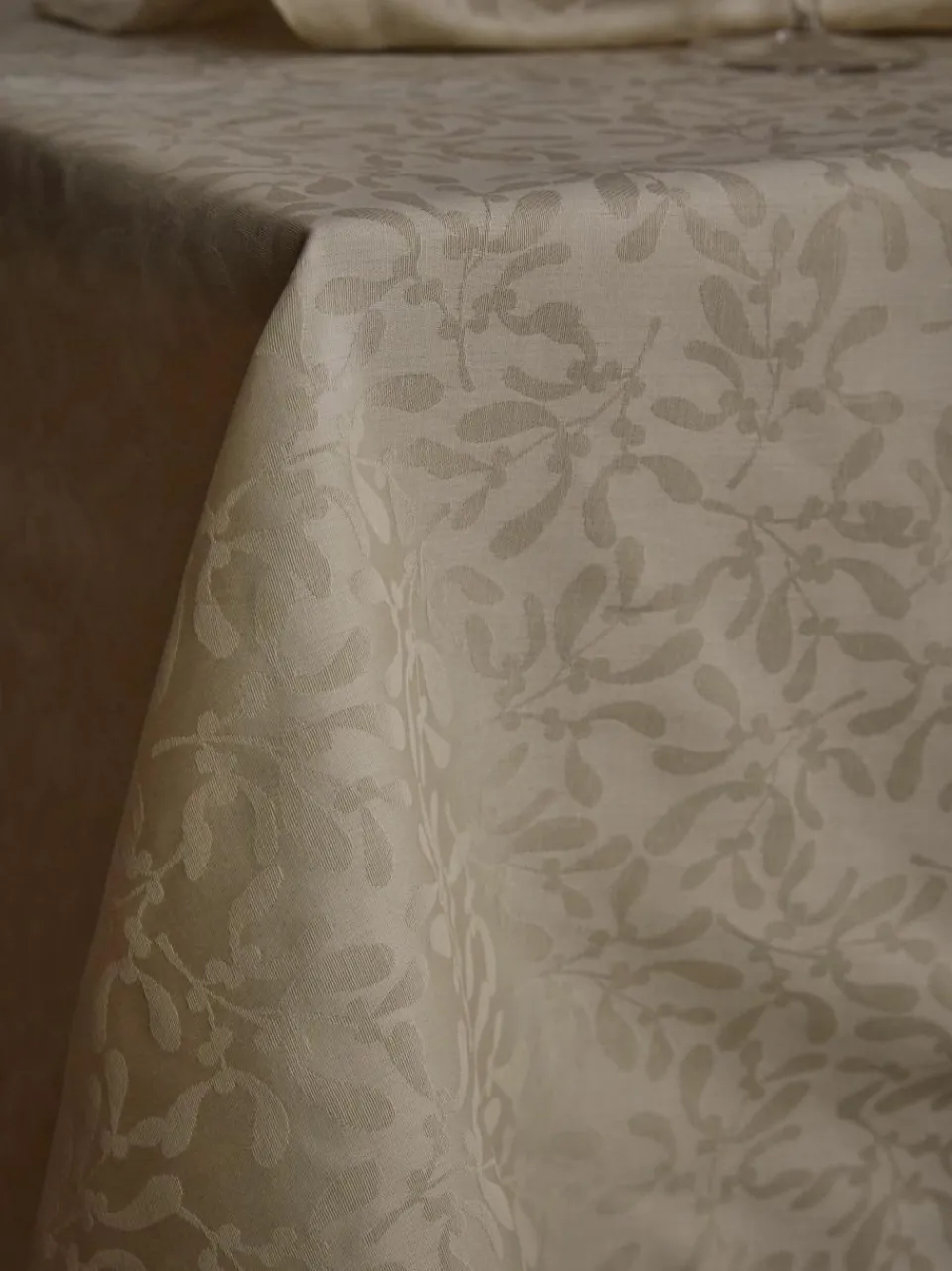 Westwing Collection Tischdecke Hollyn mit winterlichem Motiv