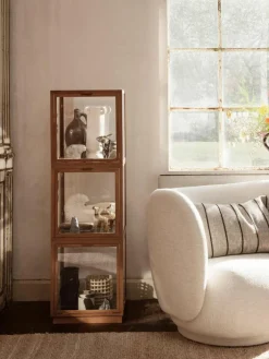 ferm LIVING Vitrine Miru aus Eichenholz