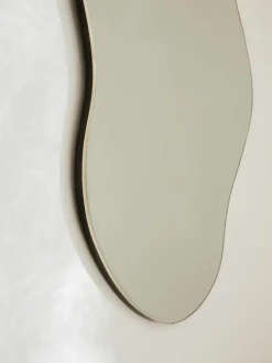 ferm LIVING Wandspiegel Pond in organischer Form