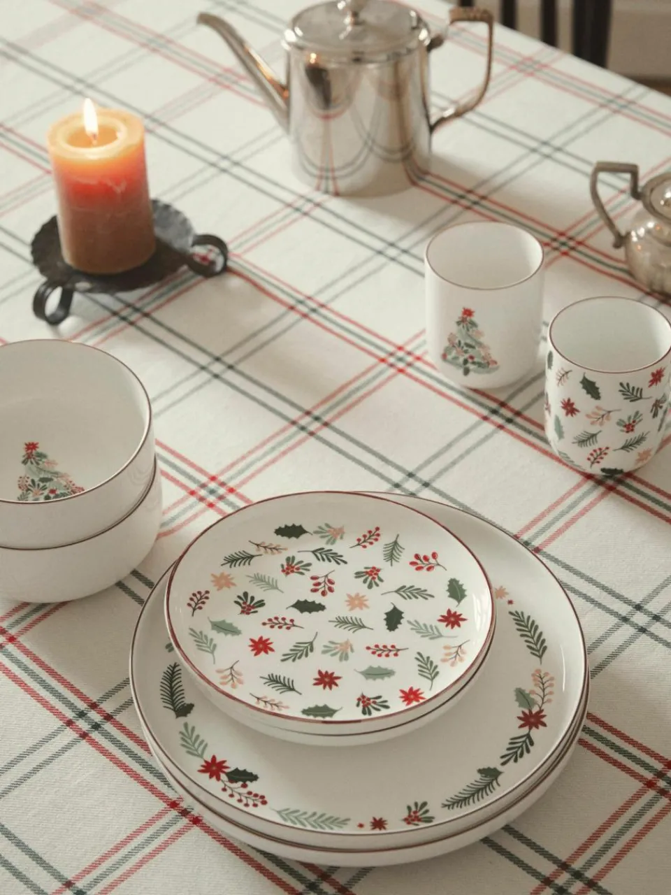 Westwing Collection Weihnachtliche Schälchen Eve aus Porzellan, 4 Stück