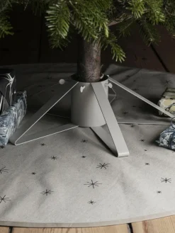 ferm LIVING Weihnachtsbaumständer Flake